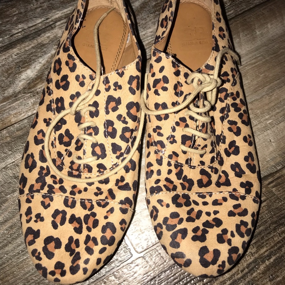 Leopard lace shoes